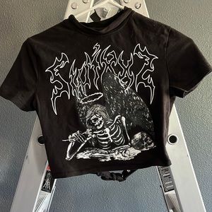 Cutout back graphic tee